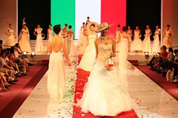 中国天津婚博会现场的婚纱礼服流行时尚发布三 中国天津婚博会现场的婚纱礼服流行时尚发布三