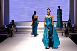 中国天津婚博会上婚纱礼服流行时尚发布会 中国天津婚博会上婚纱礼服流行时尚发布会